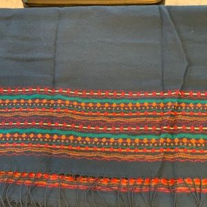 Large embroidered scarf with fringes.